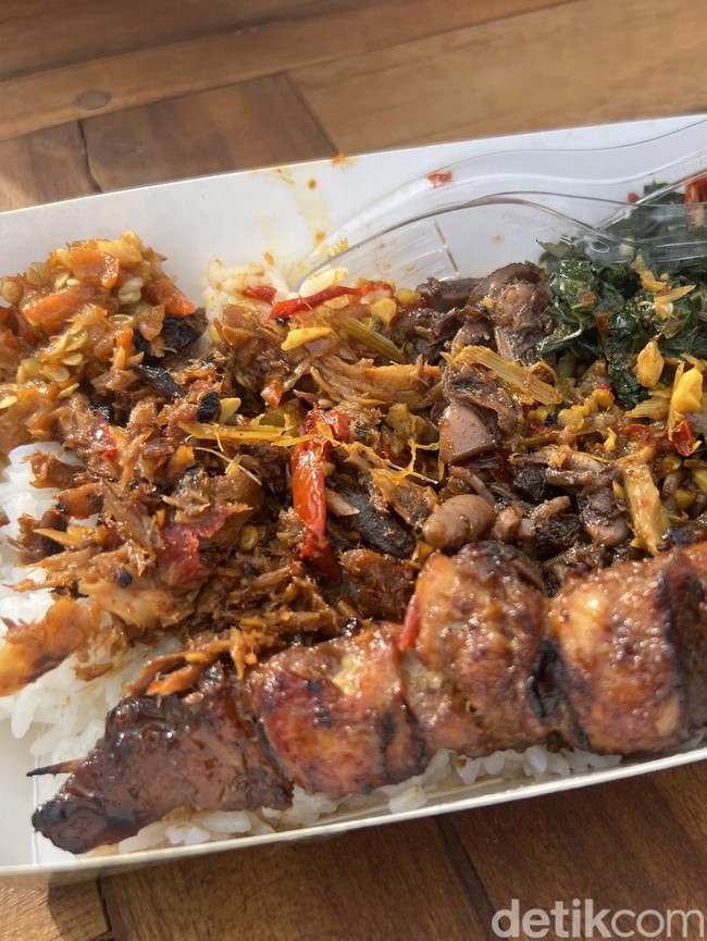 Mantap! Ada Nasi Bali hingga Sate Babi di Festival Kuliner Pinggir Pantai