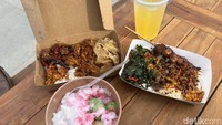 Di Nusantara By The Beach ada sekitar 20 tenant kuliner yang bisa dicoba. Pilihannya mulai dari jajanan ringan, makanan berat, sampai dessert. Beberapa tenant kuliner legendaris juga bisa dicoba di sini! Foto: Detikcom / Atiqa Rana