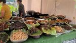 Mantap! Ada Nasi Bali hingga Sate Babi di Festival Kuliner Pinggir Pantai