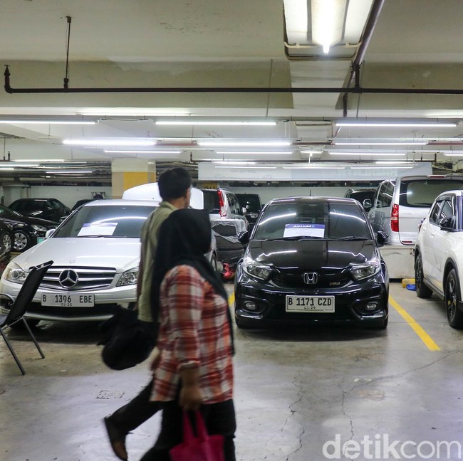 Pasar Mobil Bekas Blok M Tak Bergairah di Pengujung Tahun