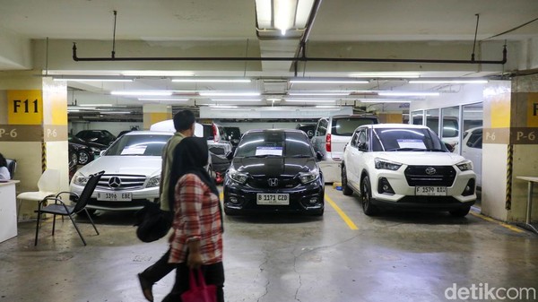 Pasar Mobil Bekas Blok M Tak Bergairah di Pengujung Tahun