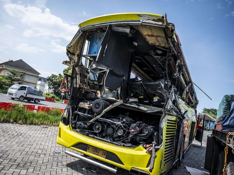 Penampakan Bus Ringsek Usai Kecelakaan yang Tewaskan 16 Penumpang di Tol Muktiharjo