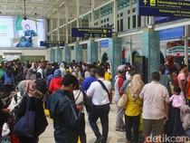 Penumpang Kian Ramai, Stasiun Pasar Senen Bersiap Hadapi Libur Nataru