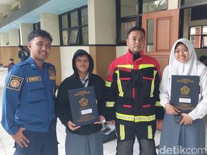 Video: Kala Damkar Cimahi Diminta Jadi Ortu Dadakan Ambil Rapor ke Sekolah
