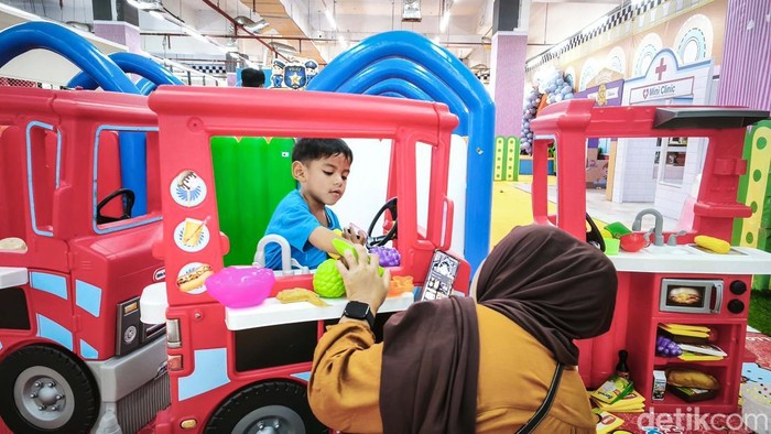 Pakar: Anak-anak Nggak Perlu Liburan ke Tempat Mahal, Tapi...