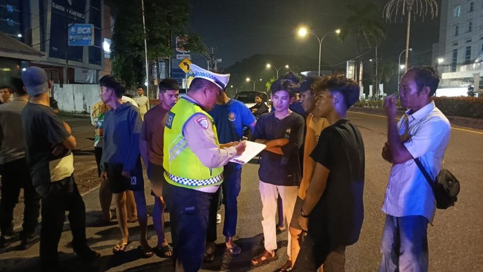 Pasutri Pejalan Kaki di Palembang Ditabrak 2 Mobil, Istri Tewas-Suami Kritis