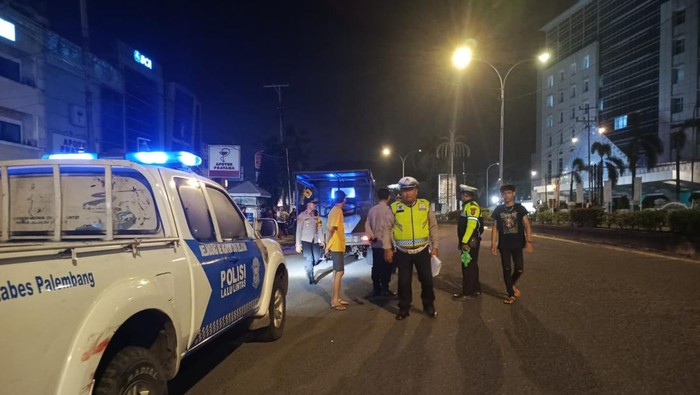 Detik-detik Pasutri Ditabrak 2 Mobil di Palembang Sebabkan Satu Orang Tewas