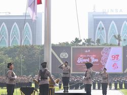 Polda Jatim Gelar Upacara Hari Ibu, Tegaskan Perempuan Motor Perubahan