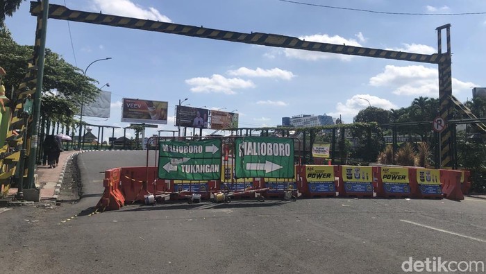 Tak hanya akan membuat jembatan baru, Pemkot juga berencana melebarkan trotoar di sekitar jembatan agar terintegrasi dengan Malioboro.