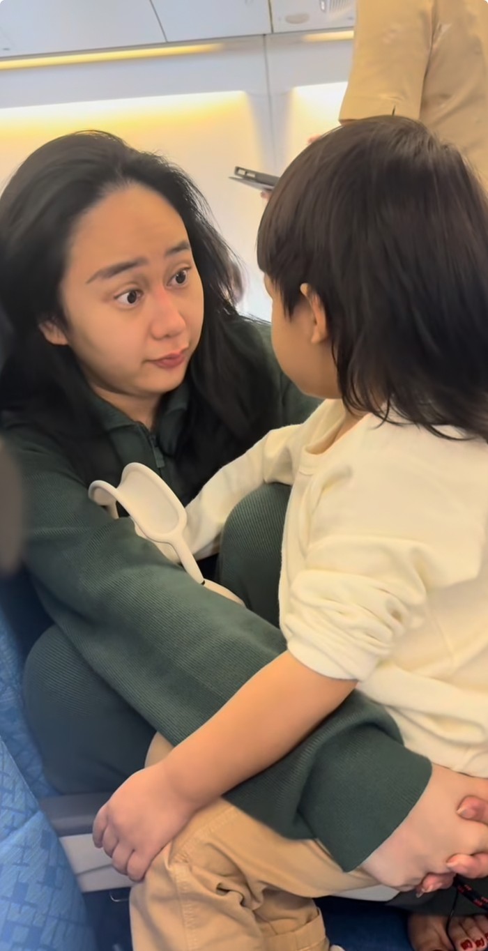 Potret Denise Chariesta, Operasi Plastik Sekaligus Kulineran di Korea