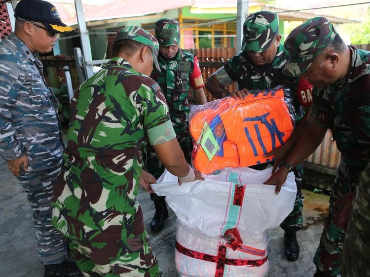 Nelayan Halmahera Barat Terima Jaket Pelampung Untuk Keselamatan Melaut