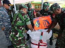 Nelayan Halmahera Barat Terima Jaket Pelampung Untuk Keselamatan Melaut