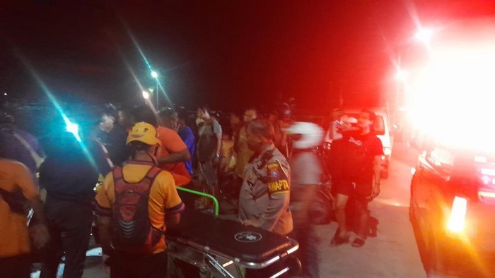 Pria Ini Ceburkan Diri ke Laut Usai Diceraikan Istri