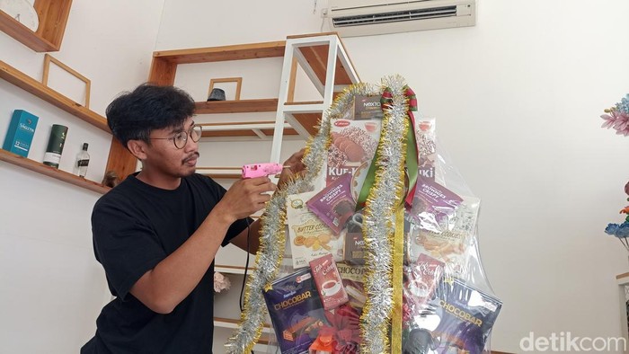 Banjir Pesanan Hampers Natal, Warga Blitar Raup Puluhan Juta