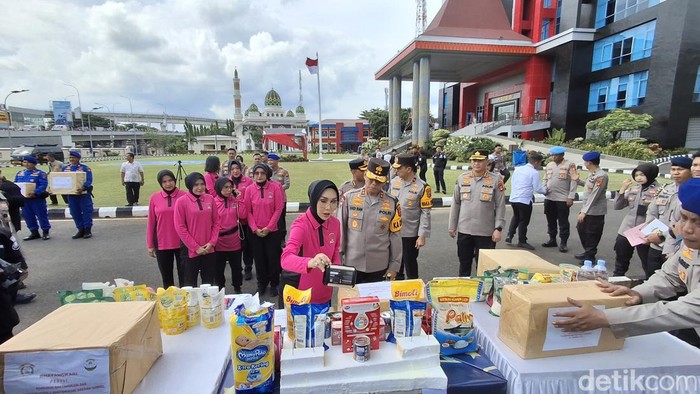 Momen Hari Ibu, Bhayangkari Polda Sumsel Kirim Bantuan ke Aceh dan Sumut
