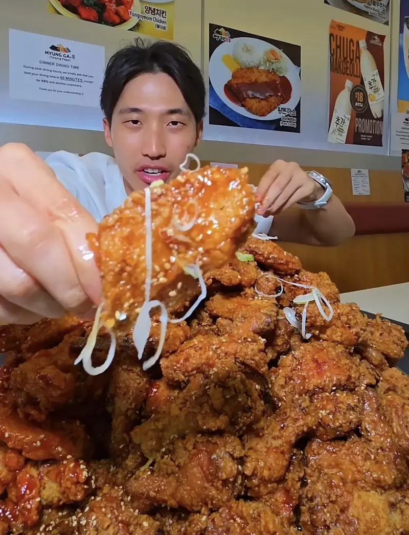 Mukbang Ekstrem Berujung Tragis, Konten Kreator Ini Alami Radang Pankreas