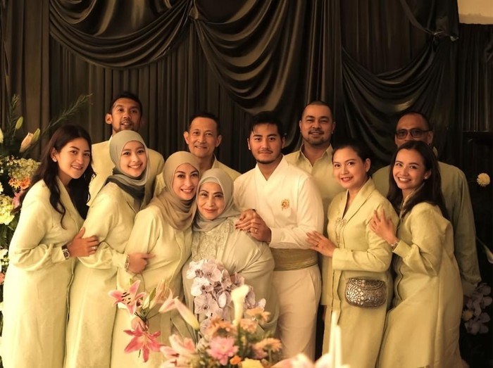 Rafi Putra Annisa Trihapsari dan Adjie Pangestu Lamaran
