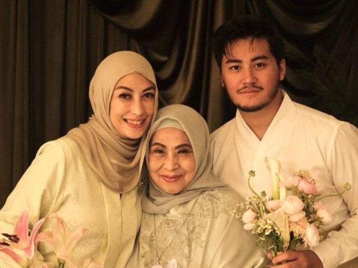 Rafi Putra Annisa Trihapsari dan Adjie Pangestu Lamaran