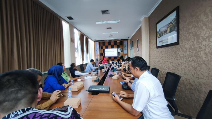 Rapat pembahasan bersama kenaikan UMK Samarinda.