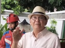 Damkar Lagi-lagi Gercep! Kronologi Ular Sanca Ditemukan di Rumah Roy Marten