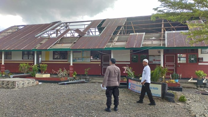 Angin Puting Beliung Terjang Sibulue Bone, 4 Rumah-1 Sekolah Rusak