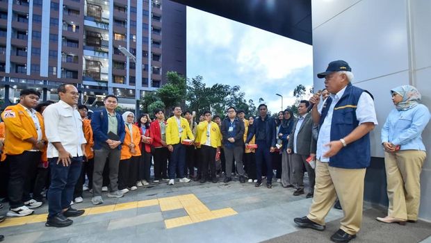 Sebanyak 124 mahasiswa dari berbagai universitas dan daerah di Indonesia melakukan kunjungan lapangan ke sejumlah proyek strategis di Ibu Kota Nusantara (IKN), Selasa (2/12/2025). (Dok. IKN.go.id)
