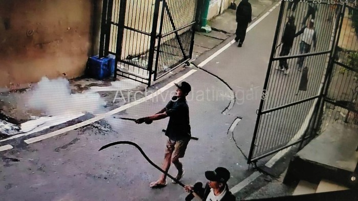 Gerombolan Remaja Bawa Sajam Serang Warga di Jatinegara, Polisi Cari Pelaku