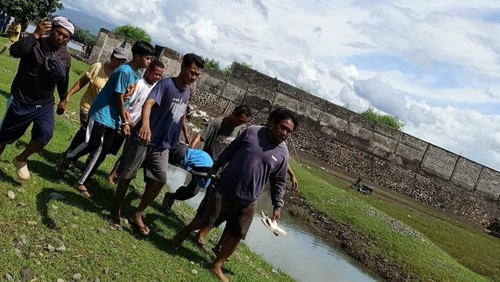 Seorang warga tewas tenggelam saat menjaring ikan di perairan Pantai Desa Adat Kalanganyar, Desa Banjarasem, Kecamatan Seririt, Buleleng, Bali, Senin (22/12/2025). (Foto: Dok. Polres Buleleng)