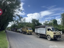 Sehari Jelang Penutupan TPA Suwung, Sopir Truk Sampah Bingung