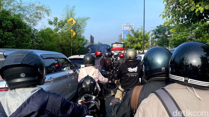 Gerutu Pengendara Hadapi Keruwetan Jalan Gedebage