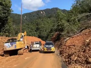Video: Momen Evakuasi Warga Terisolasi Banjir Susulan di Tapanuli Tengah