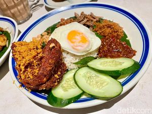 The Pandan Club: Cicip Nasi Lemak hingga Egg Tart Pandan di Kafe Hutan Kota