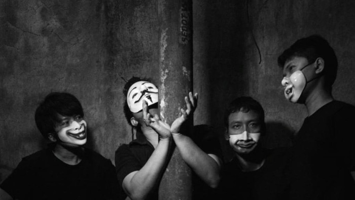 Karya dari The Soeratmans feat. Indrasabil