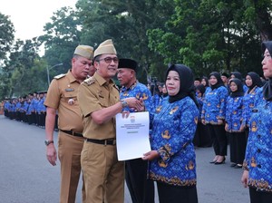 Walkot Palembang Lantik 2.037 PPPK Paruh Waktu, Ada 2 Sosok Diapresiasi