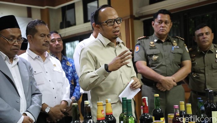 Satpol PP Bongkar Gudang Miras Jelang Tahun Baru di Tasikmalaya