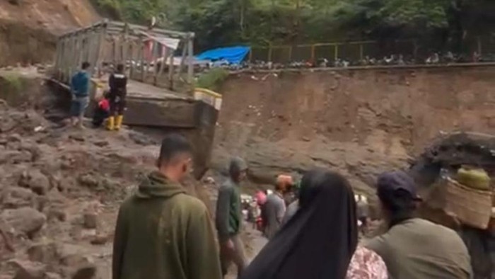 Akses Darat Terputus, Begini Perjuangan Tembus ke Pusat Kota Bener Meriah