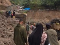 Akses Darat Terputus, Begini Perjuangan Tembus ke Pusat Kota Bener Meriah