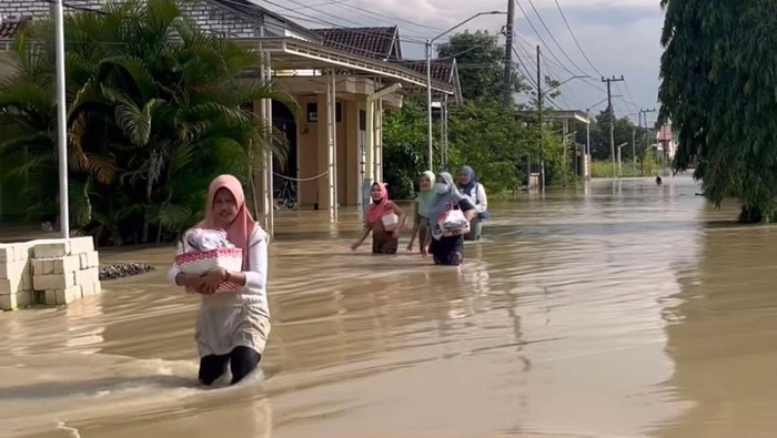 Sembilan Desa di Gresik Tergenang, Kali Lamong Meluap Lagi!