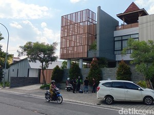 Senangnya Denny Caknan Rumahnya Jadi Tempat COD Warga Ngawi