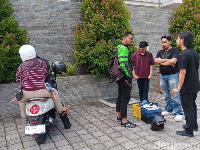 Warga Ngawi COD di Rumah Denny Caknan