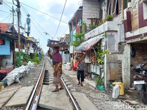 Fotokopi KTP Bukti Cinta Yummiyeh untuk Suami yang Temani Jualan Satai