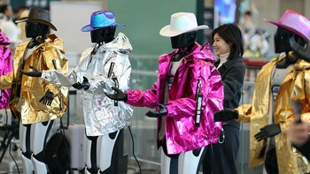 Qingtian Rental dirancang sebagai platform terbuka yang memungkinkan perusahaan, institusi, hingga pelaku usaha menyewa robot sesuai kebutuhan. Saat ini, layanan tersebut telah mencakup lebih dari 50 kota di China, dengan fokus utama pada sektor industri manufaktur, logistik, layanan publik, pameran, dan kegiatan komersial lainnya. China News Service via Getty Ima/China News Service