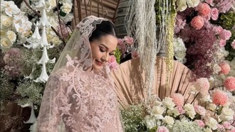 7 Foto Pengajian 4 Bulanan Alyssa Daguise, Anggun Berbalut Gaun Dusty Pink