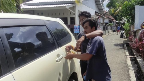 Anggota Satpol PP Kabupaten Bima inisial MZ (29) ditangkap polisi, Senin (22/12/2025). Ia ditangkap karena mencabuli anak tirinya. (Dok. Polres Bima Kota)