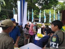 Warga Palembang Serbu Pasar Murah, Rela Antre demi Beras dan Minyak Subsidi