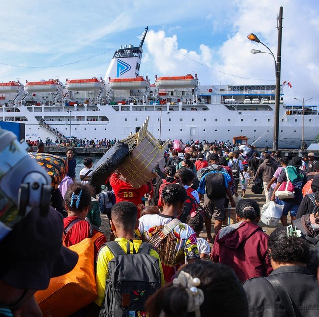 Pelabuhan Manokwari Dipadati Pemudik Nataru, Tujuh Kapal Pelni Disiagakan