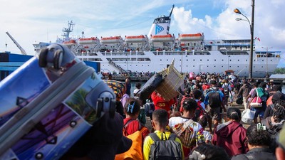 Pelabuhan Manokwari Dipadati Pemudik Nataru, Tujuh Kapal Pelni Disiagakan