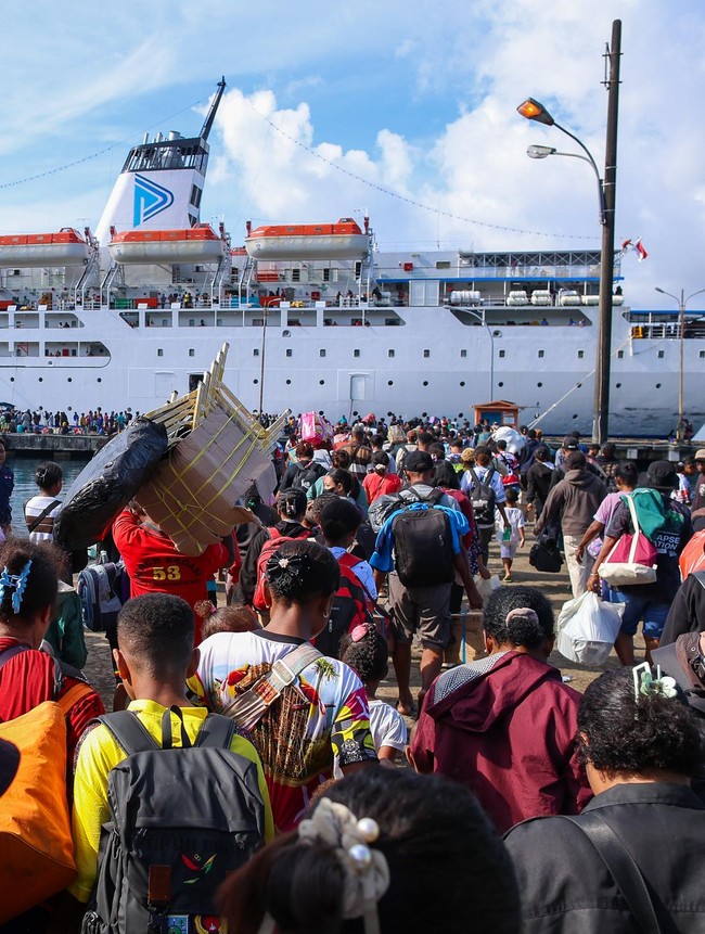 Pelabuhan Manokwari Dipadati Pemudik Nataru, Tujuh Kapal Pelni Disiagakan