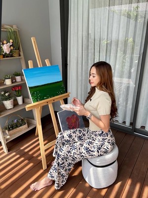 Deretan Karya-karya Aura Kasih: Film, Musik hingga Lukisan