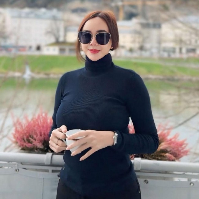 Kisah Cinta Aura Kasih, Terbaru Bantah Jadi Selingkuhan Ridwan Kamil